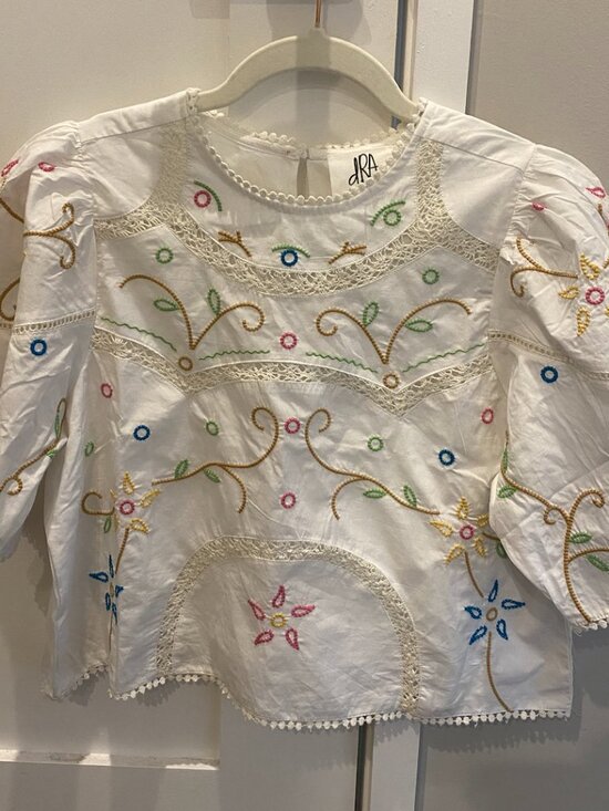 DRA Tops - WHITE DETAILED PREPPY SUMMER TOP NWT